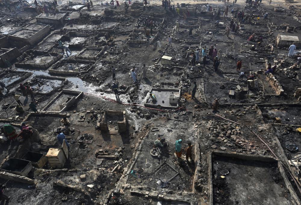 Fire guts 100 huts in slum in Karachi