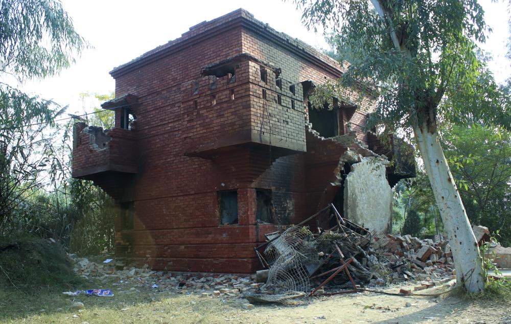 Mob attacks police, fails to grab blasphemy suspect