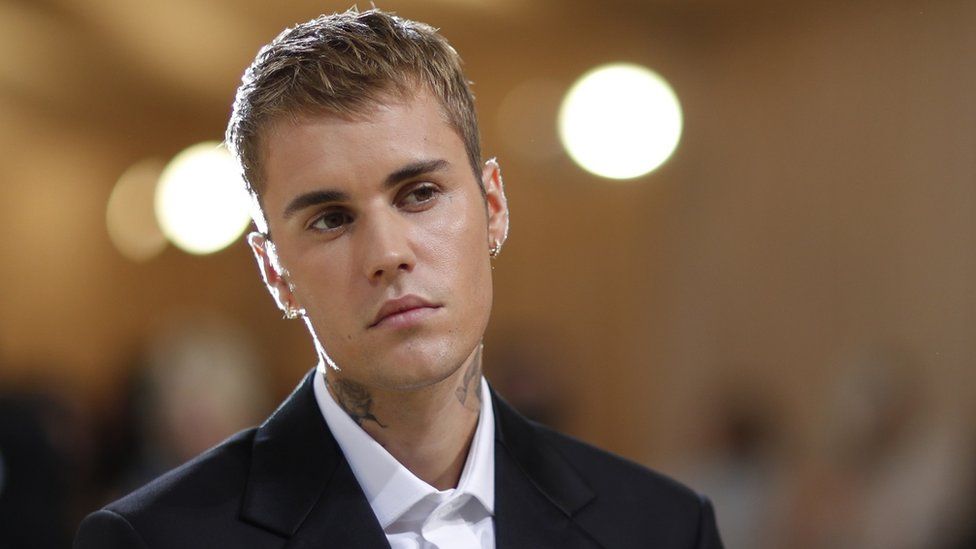 Justin Bieber Raises Alarm Bells With Unexplained Injury Amid Troubling Behavior