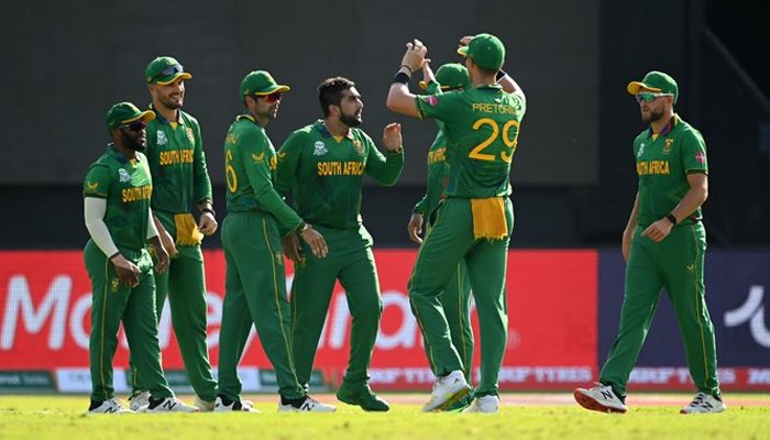 South Africa thrash Bangladesh by 6 wickets