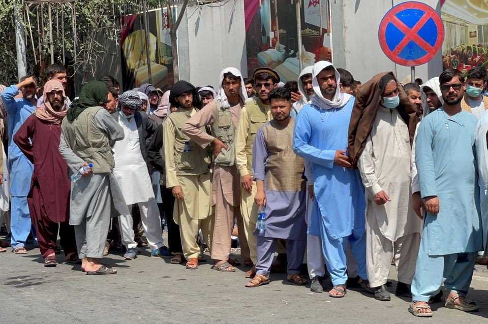 Taliban move to stabilize local Afghan currency in face of financial sanctions