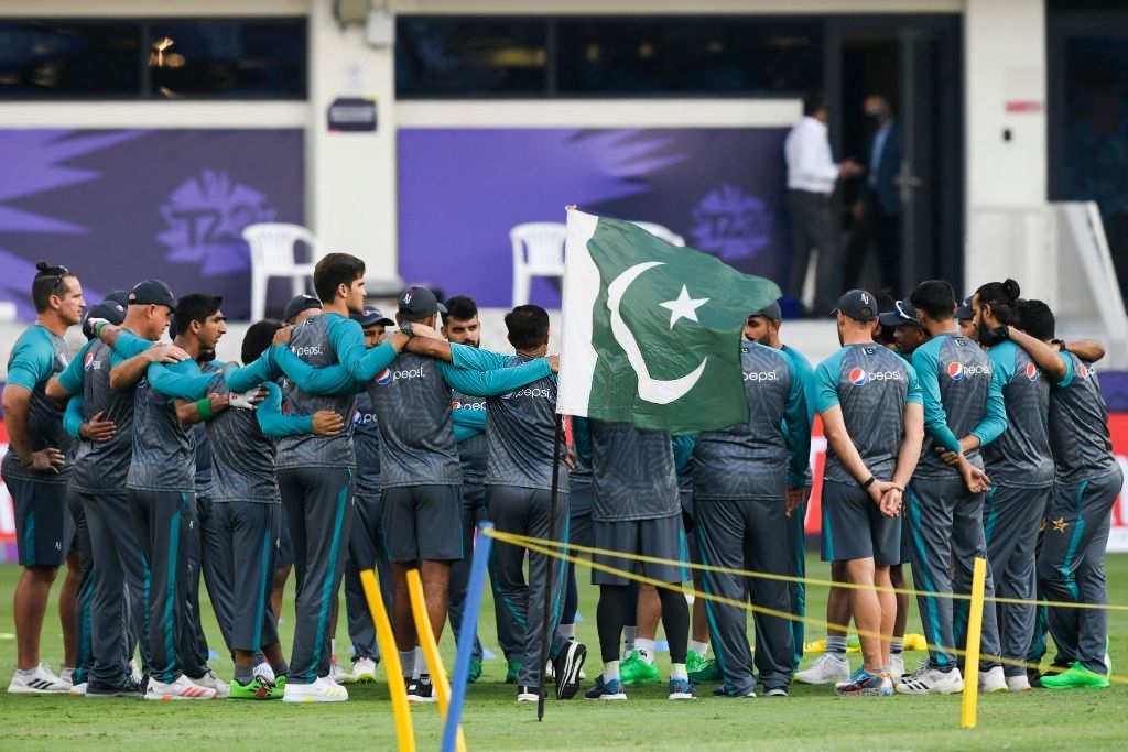 Australia underdogs against Pakistan in role reversal