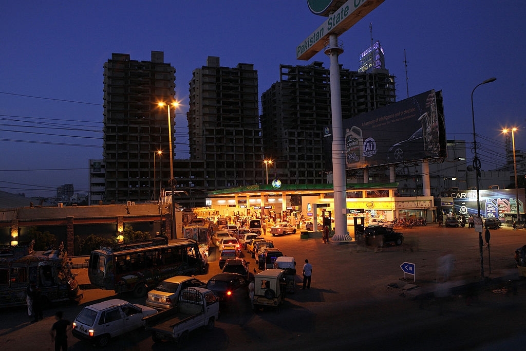 Petrol dealers call off strike as govt gives in to their demands
