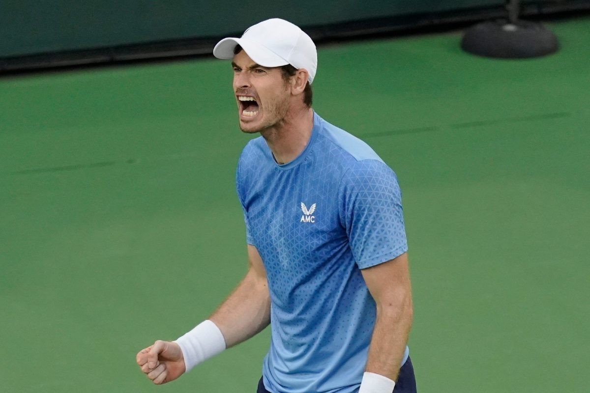 Murray wins Australian Open five-set epic as weather plays havoc