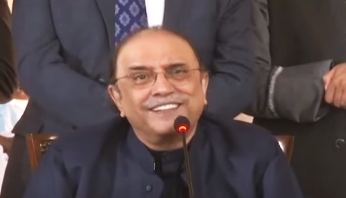 Asif Zardari takes a jibe at Nawaz Sharif, again