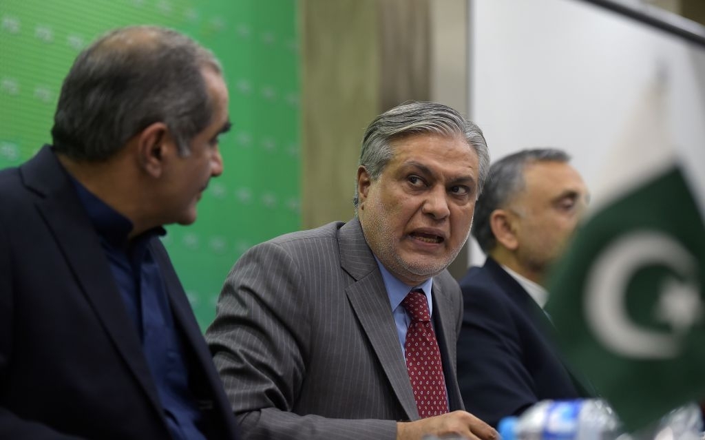Dar: no double pension for civil servants in grades 17-22