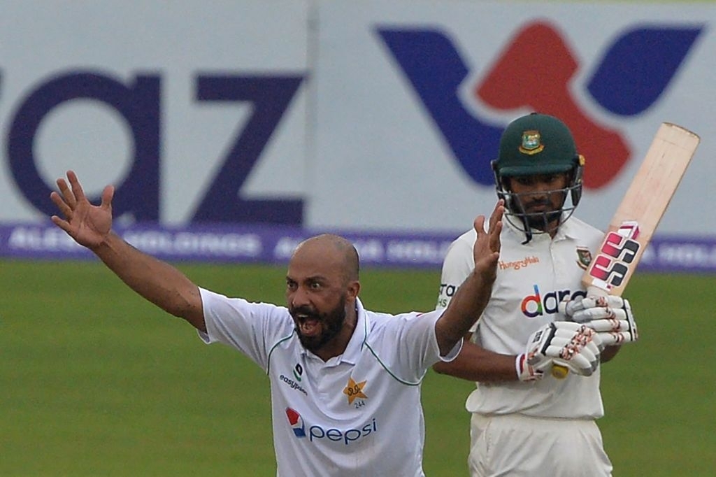 Second Test: Bangladesh trying to avoid follow-on with one day left