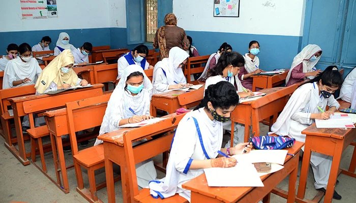 Lahore's toxic smog sparks outrage: Why are private schools ignored in new timing rules?