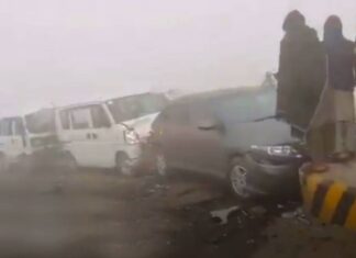 Multiple vehicles collide on Multan Road in Lahore due to dense fog