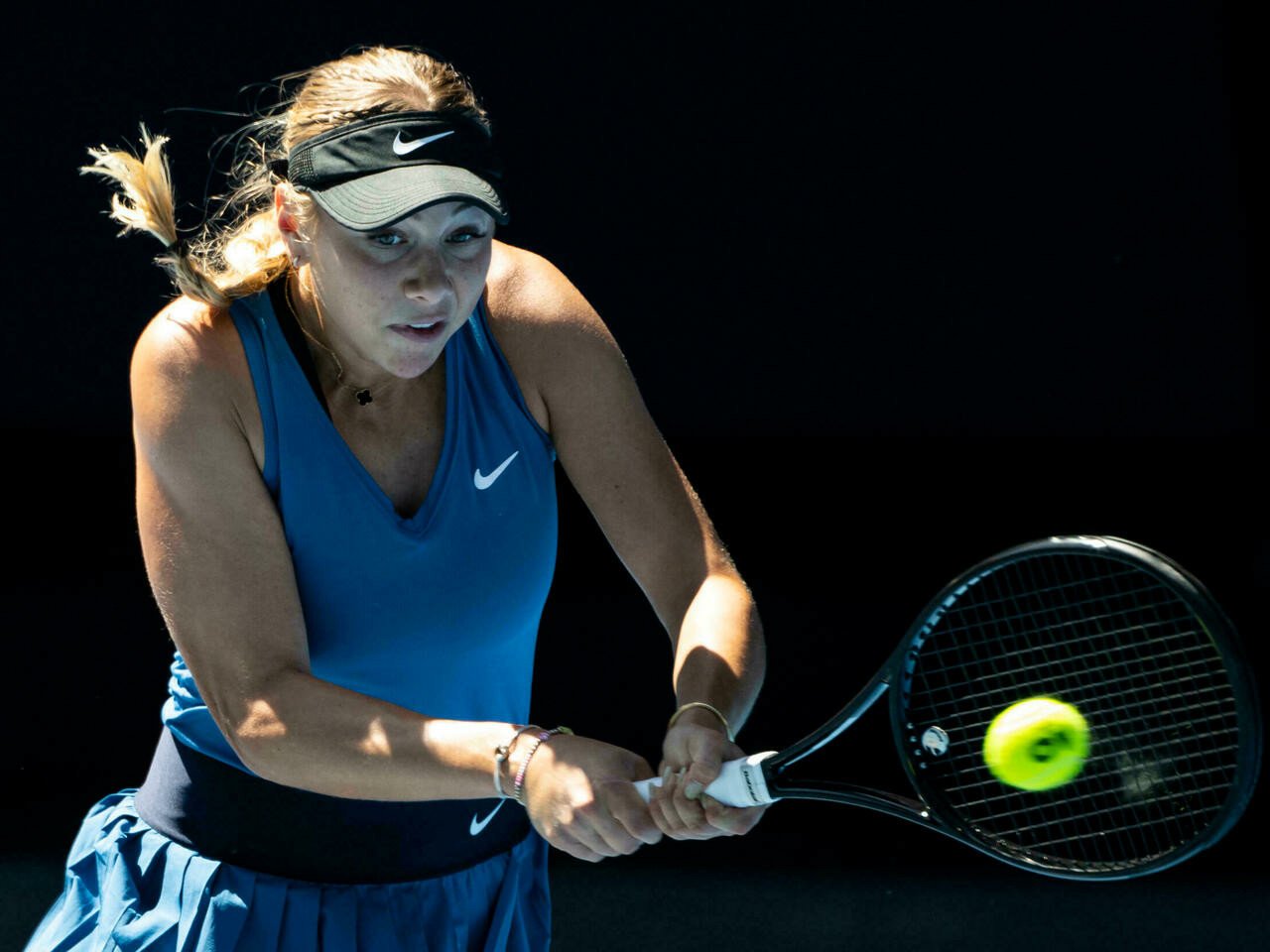 Anisimova battles to Melbourne WTA title in Australian Open boost