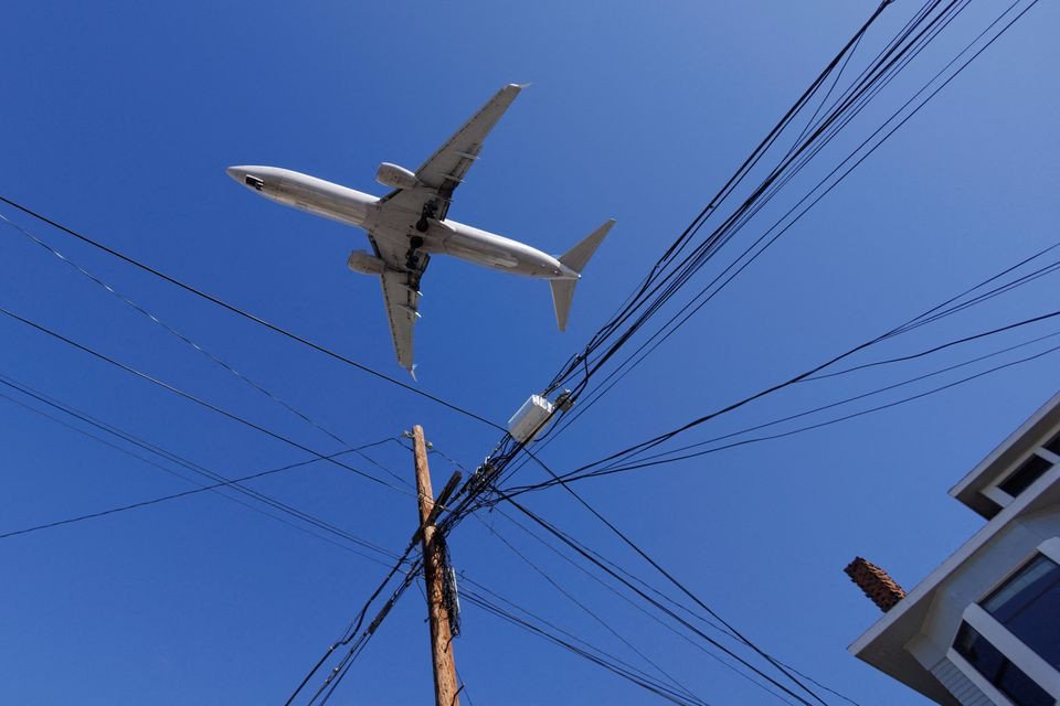 US FAA to issue notices detailing impact of 5G wireless on aircraft electronics