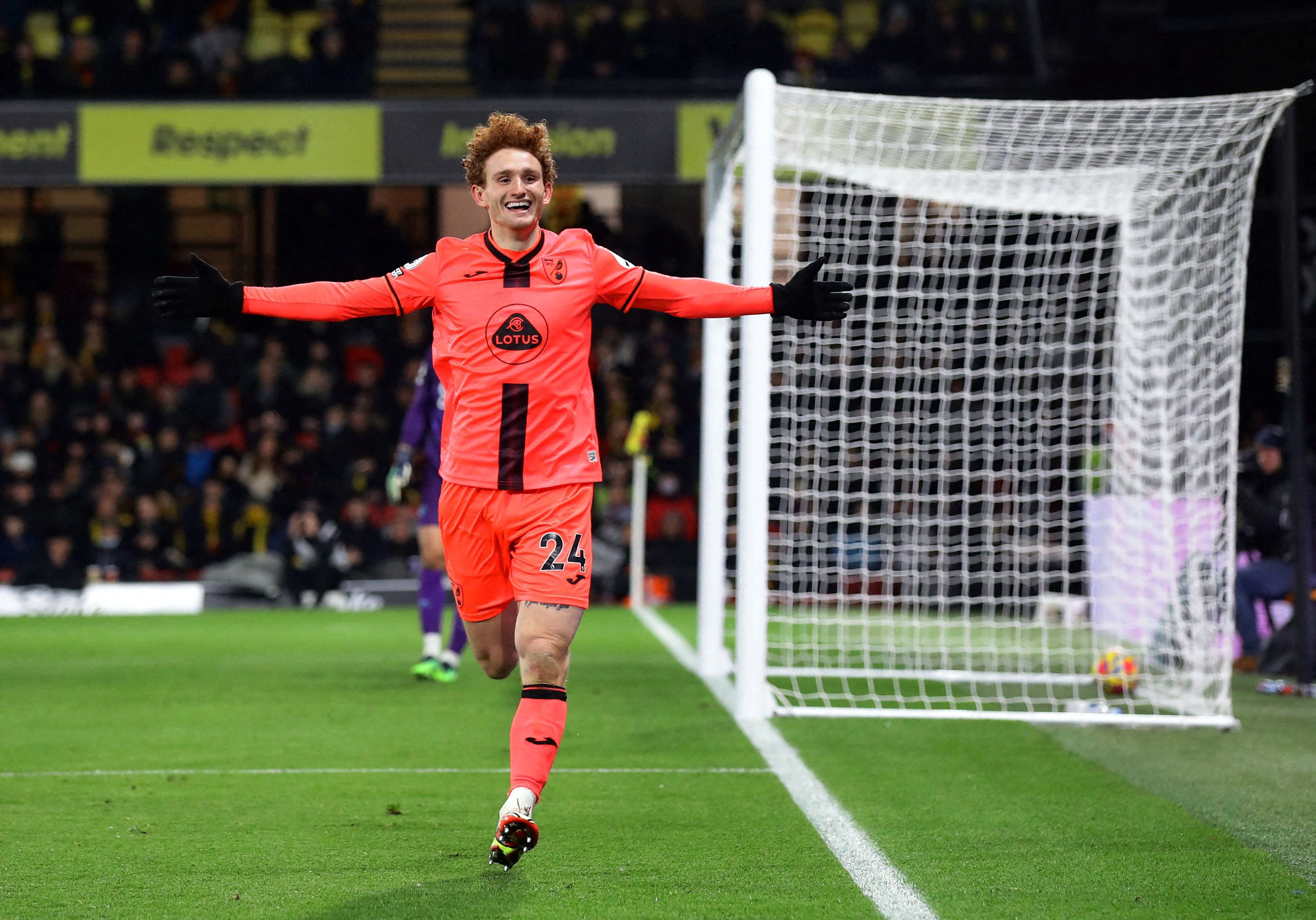 Sargent leads Norwich out of relegation zone