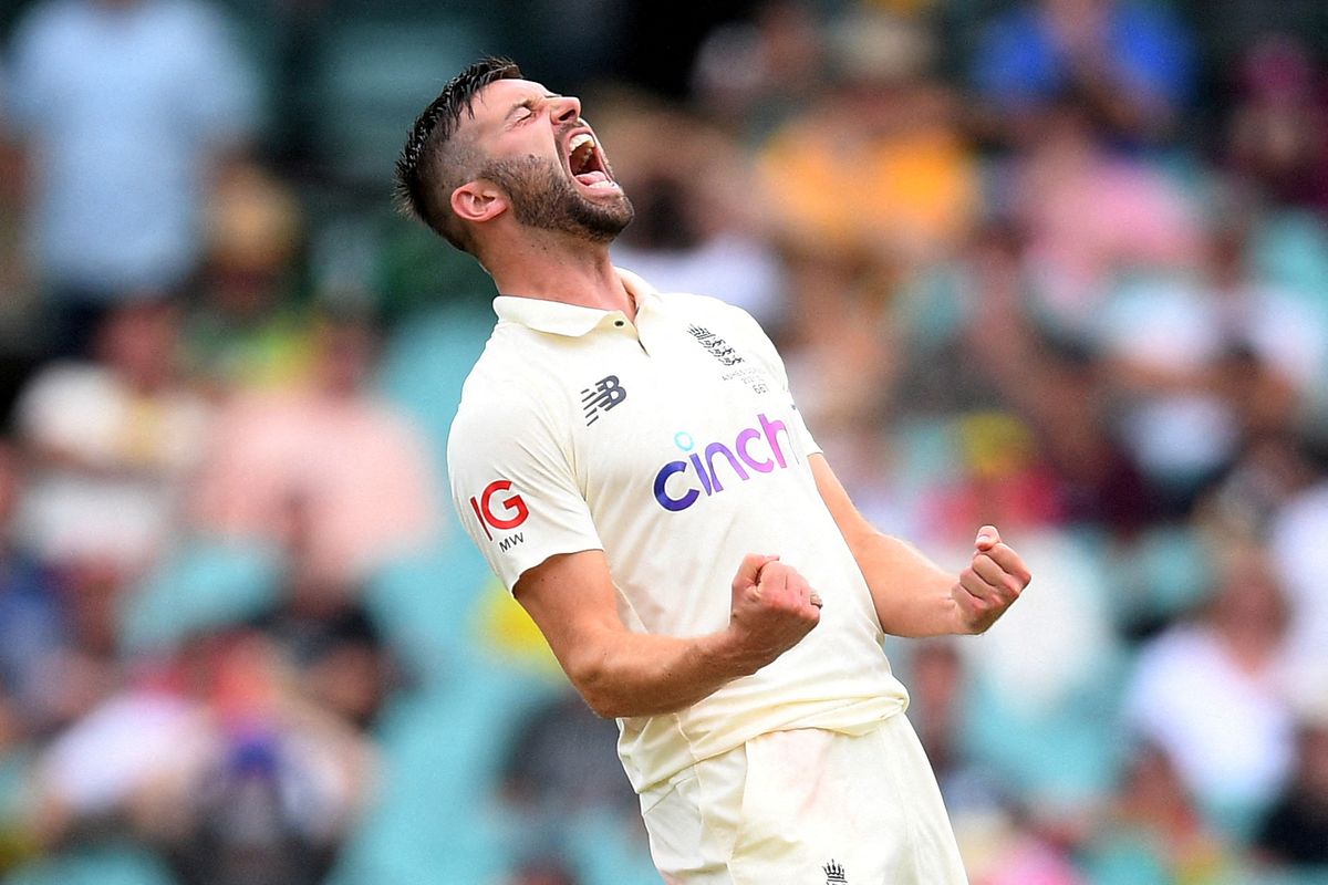 England peg back Australia with late strikes in soggy Sydney