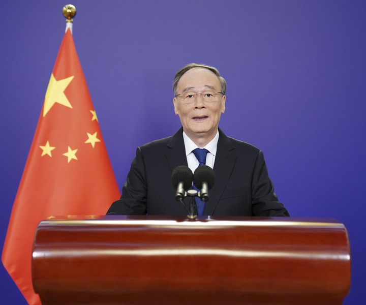 Visiting Chinese VP meets Moon Jae-in, says ‘friendly cooperation should not change’