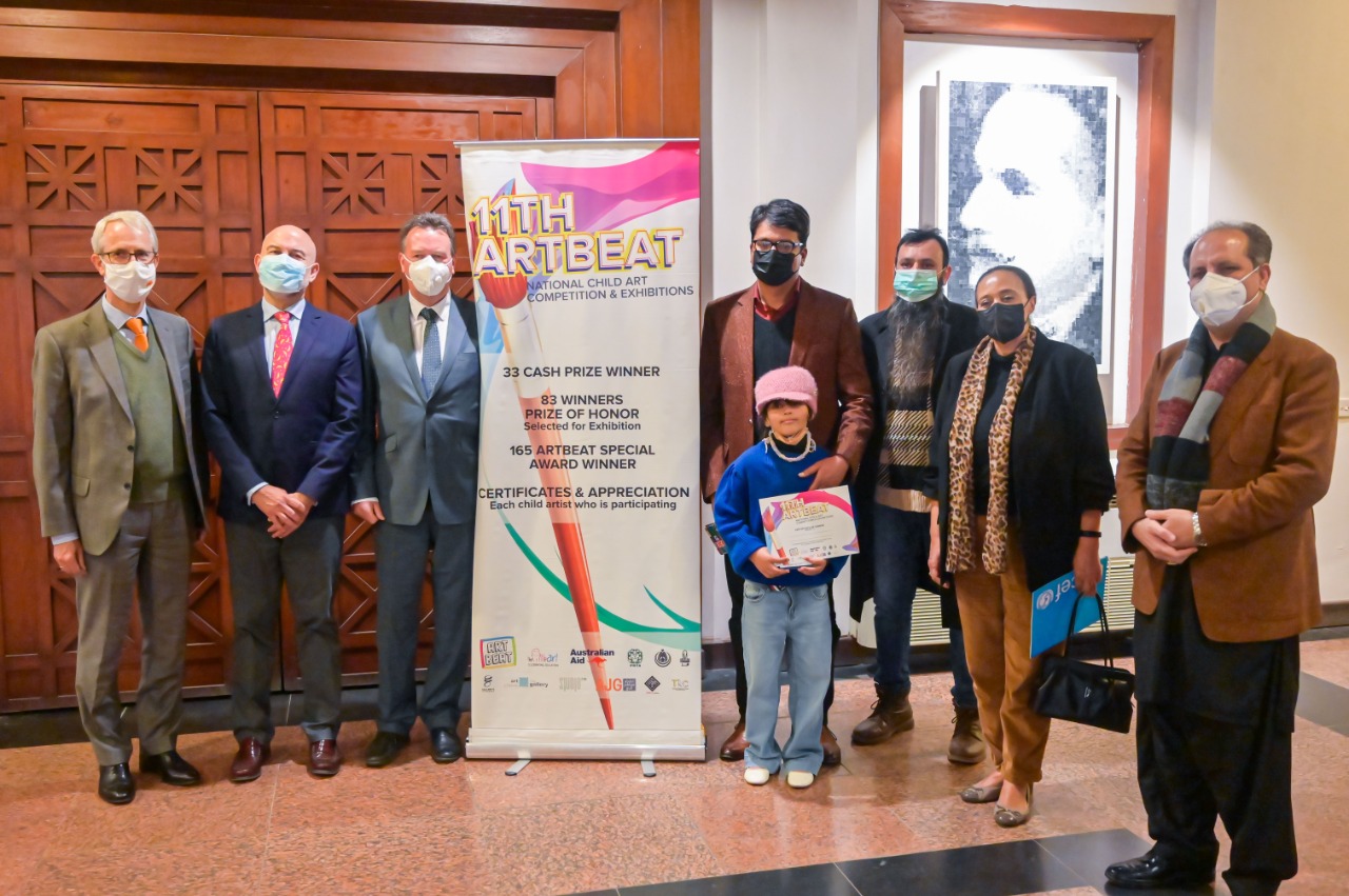 Foreign diplomats attend art exhibition
