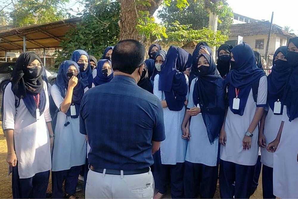 In India, wearing hijab bars Muslim students from class