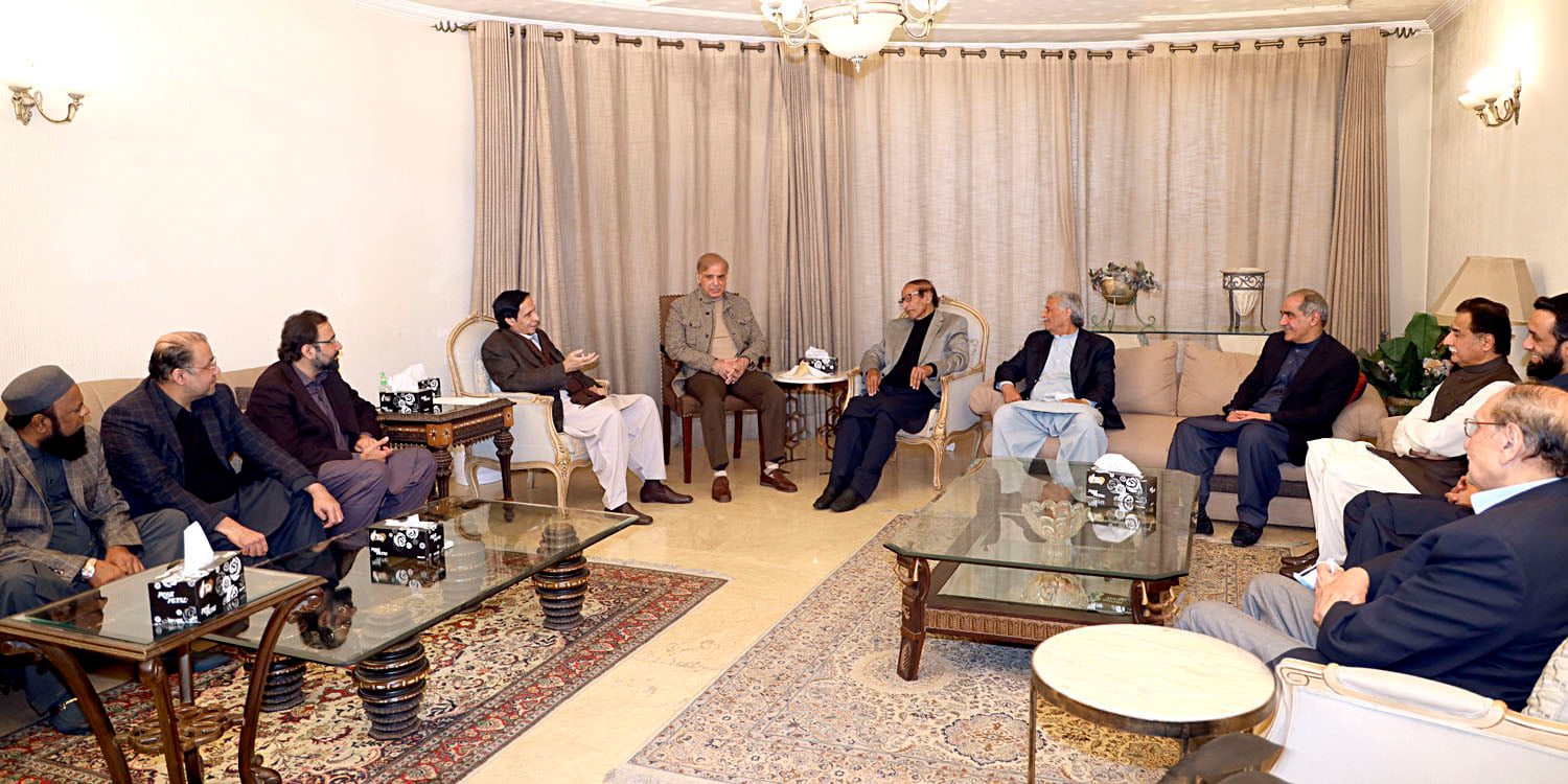 Political wheeling, dealing enters key stage as treasury, opposition try to woo PML-Q