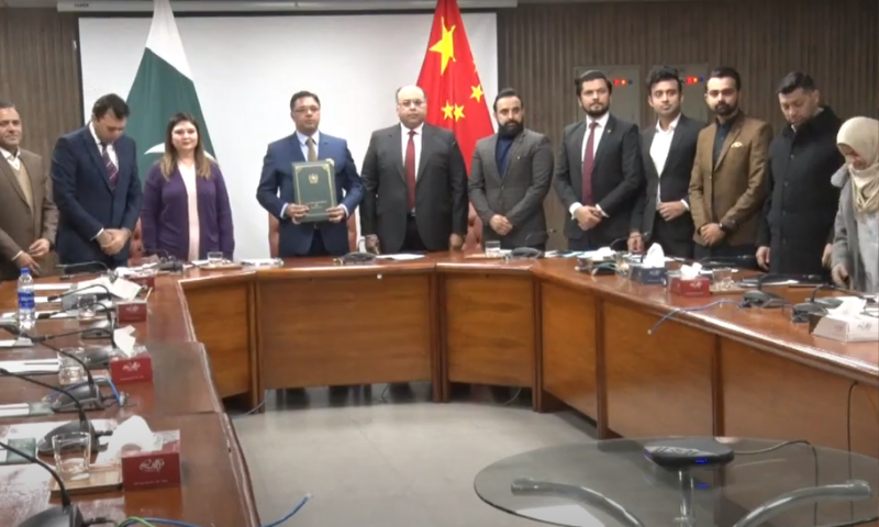 Pakistan, China sign accord on industrial cooperation under CPEC