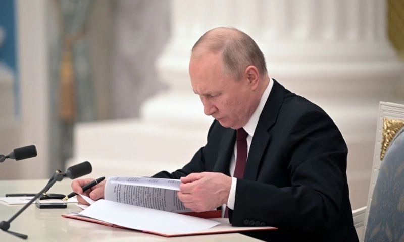 Putin recognises Ukraine’s rebel regions, infuriates West