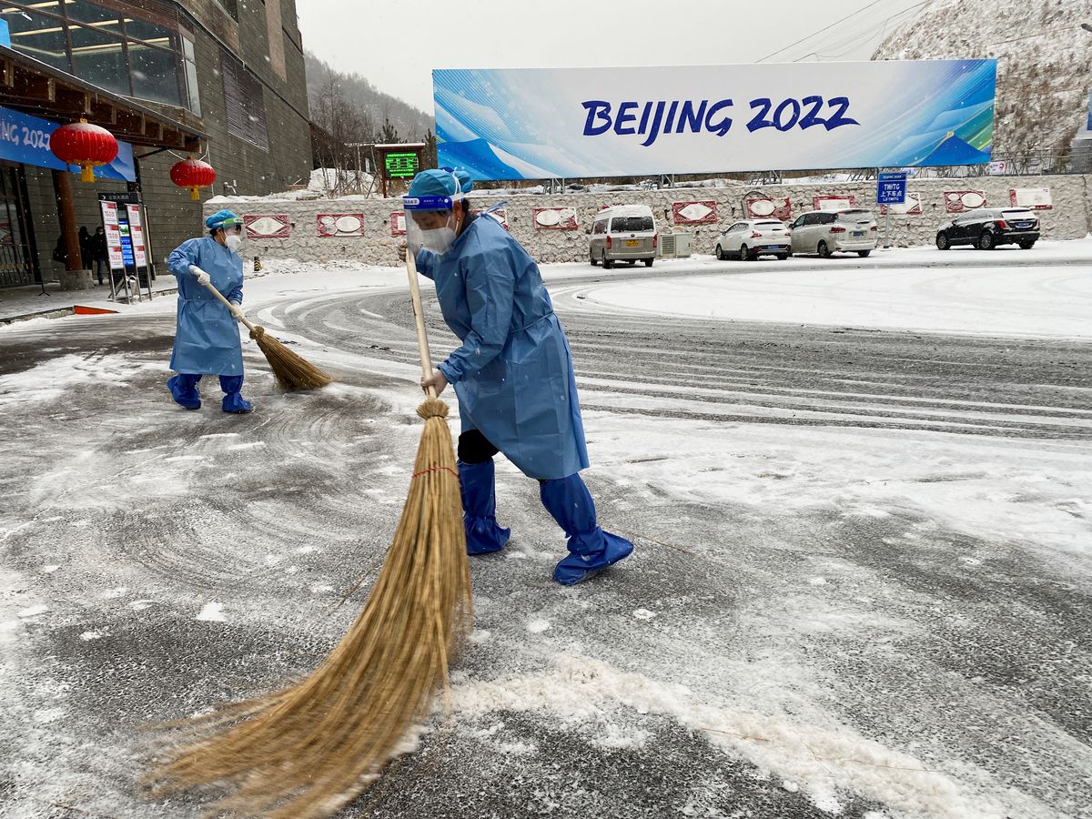 Heavy snow a welcome 'problem' for Beijing venues