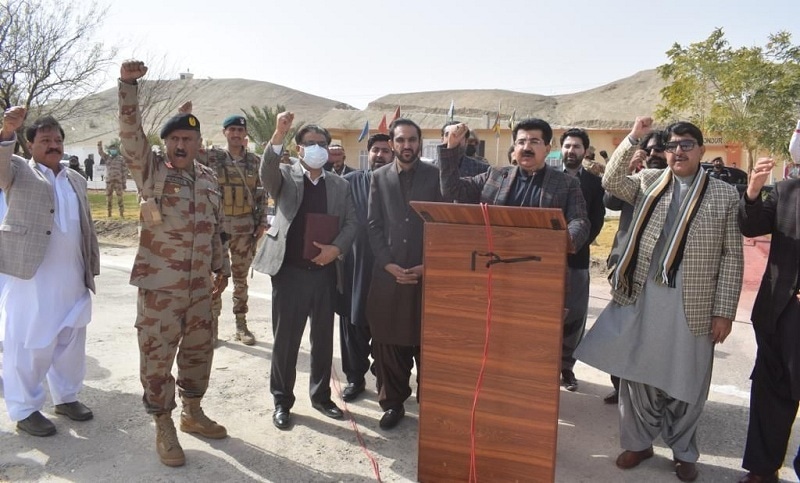 Sanjrani, Bizenjo visit FC camp in Naushki, hail security forces for repulsing terrorist attacks