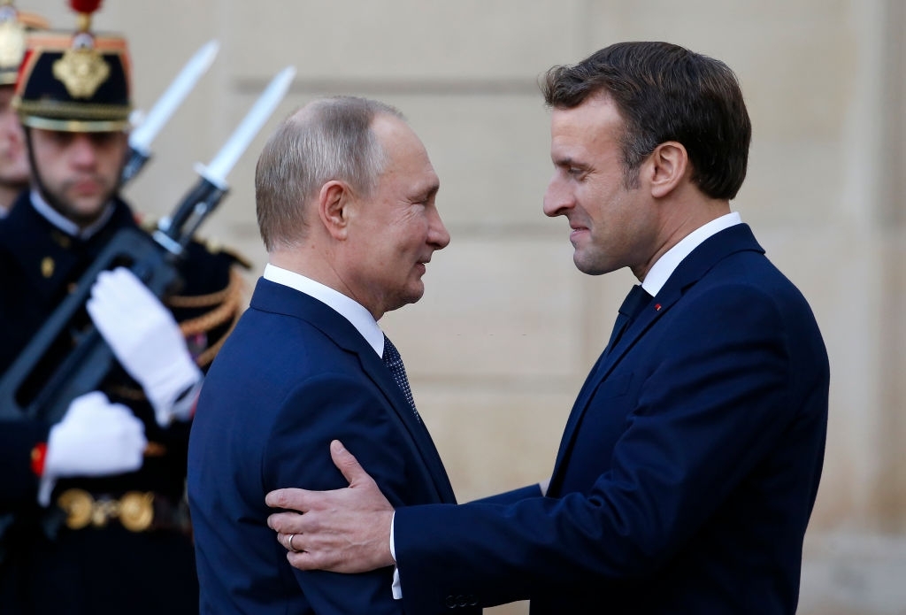 Diplomatic flurry to avert Russia-NATO clash over Ukraine