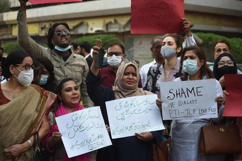 Furore as blasphemy vigilantes kill 'loony' suspect