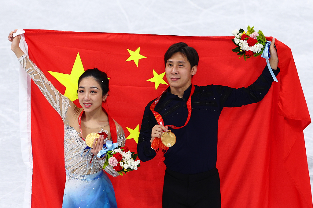 Chinese duo Sui and Han win pairs figure skating gold at Beijing 2022