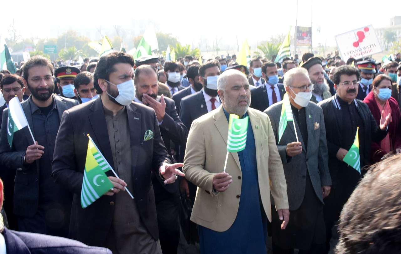 Top leadership reaffirms commitment to Kashmir cause on solidarity day