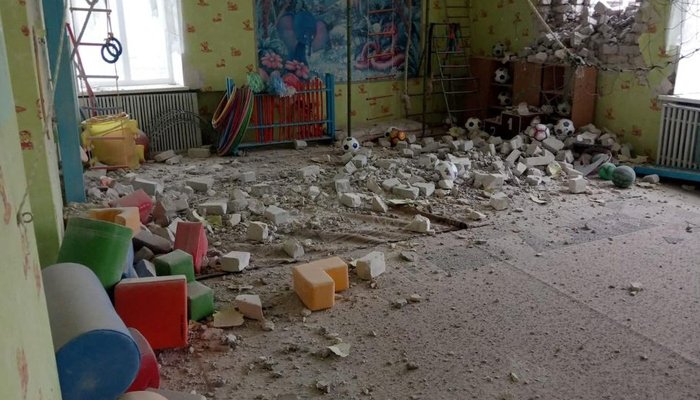 Shelling breaks out in east Ukraine as West and Moscow dispute troop moves