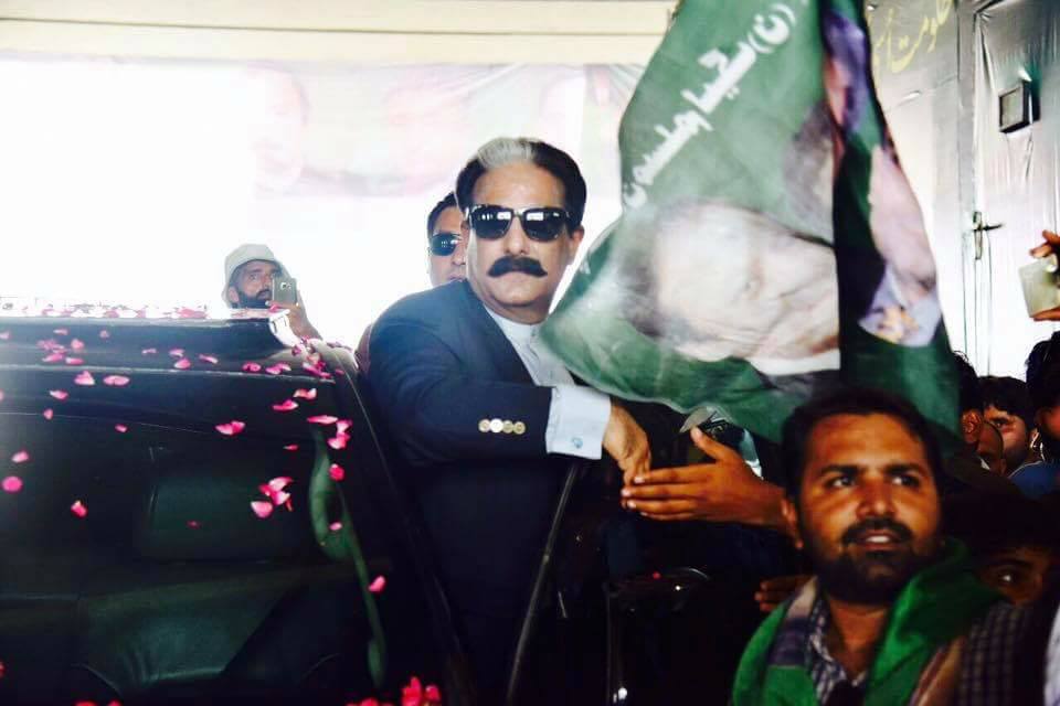 Graft watchdog team raids residence of former PML-N senator