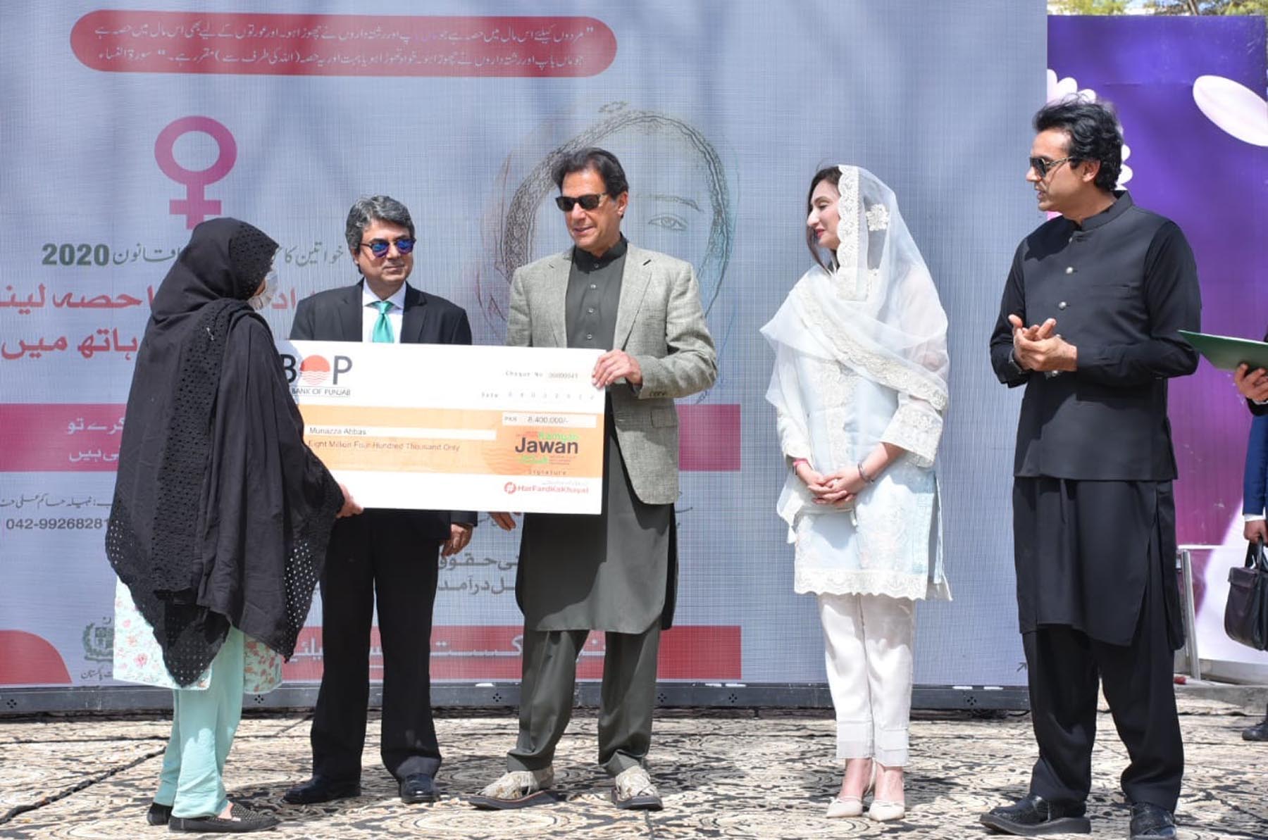 Imran says attempts to dethrone him won't succeed