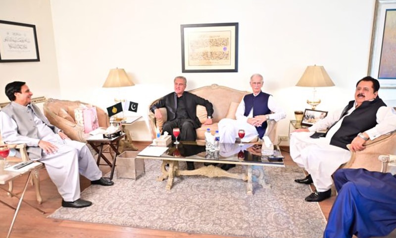 Qureshi, Khattak convey PM's message to PML-Q leaders