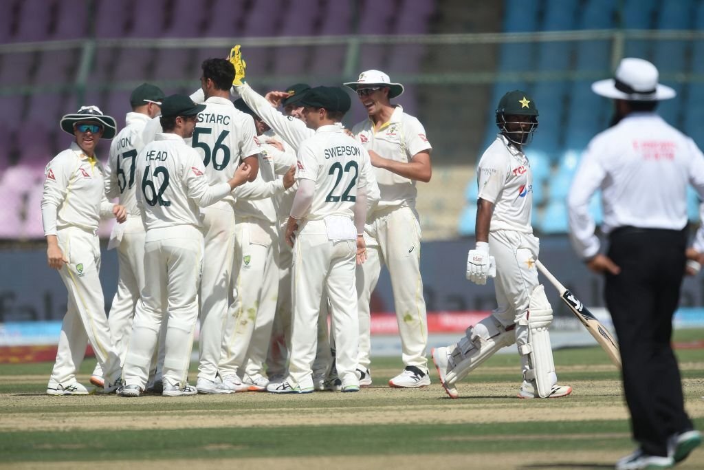 Starc triple strike leaves Pakistan reeling in second Australia Test