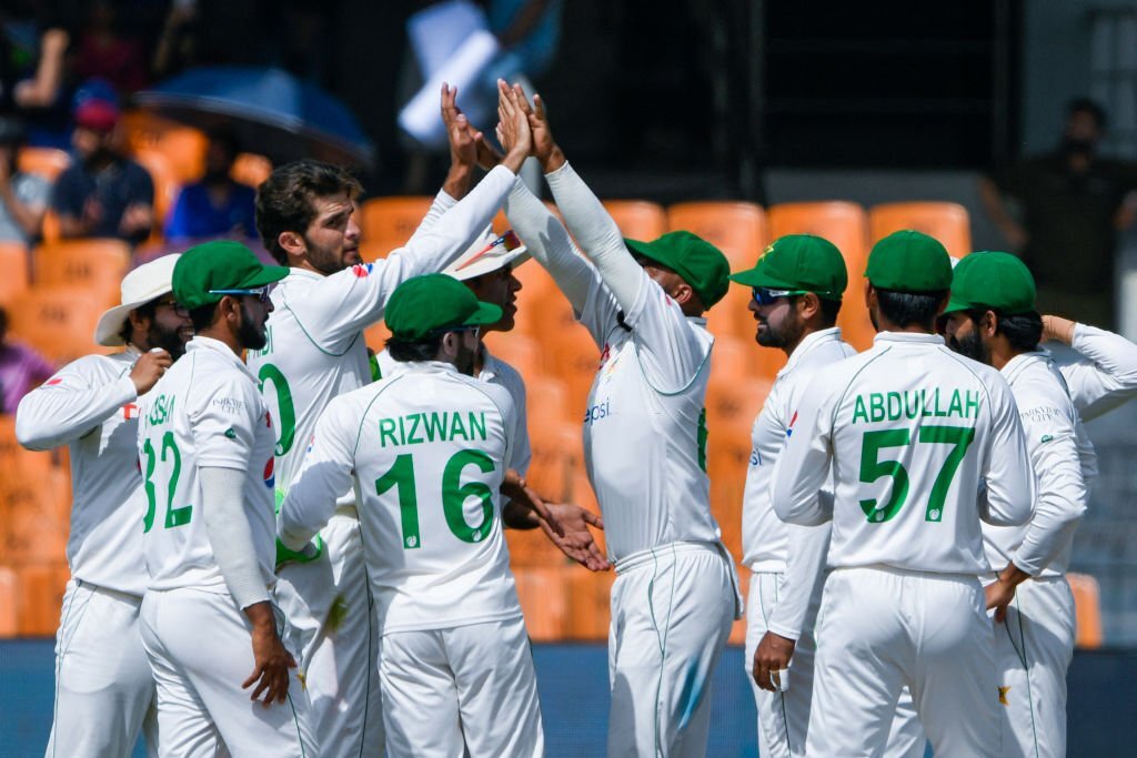 Pakistan bowls out Australia for 391 in third Test