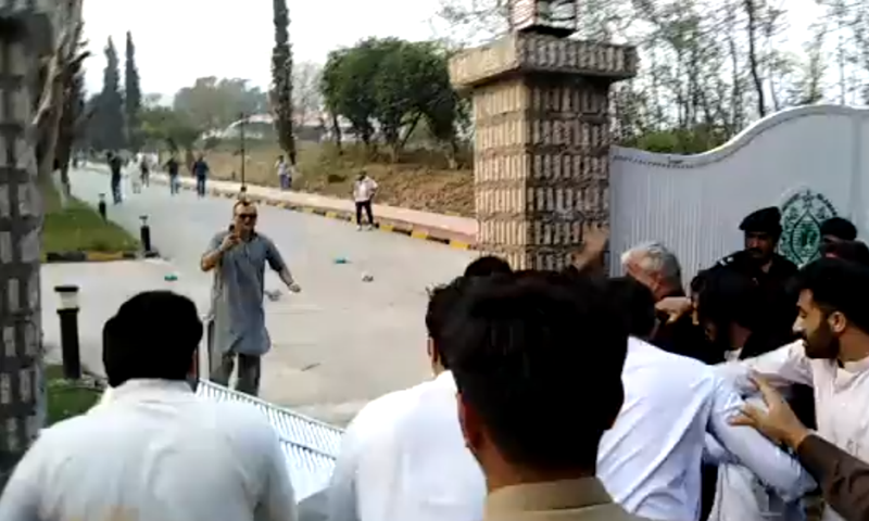PPP, PML-N warn govt against crackdown at Sindh House