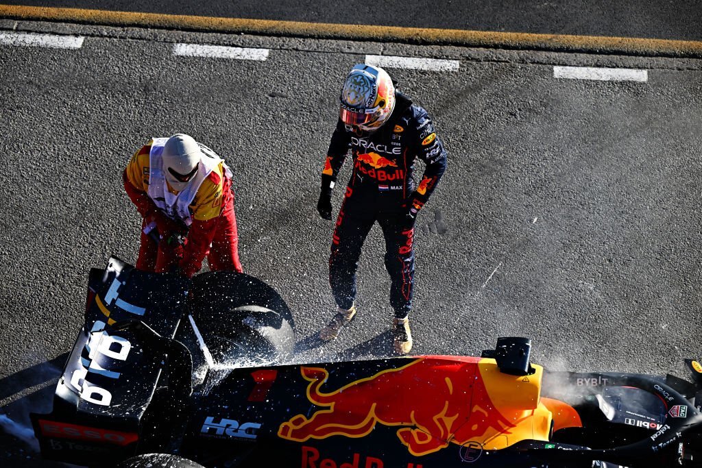 Verstappen says failure to finish Australian GP 'unacceptable'