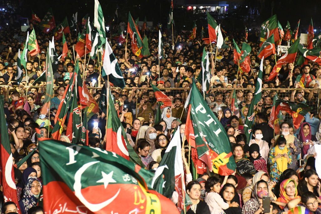 Wave of support for Imran following ouster
