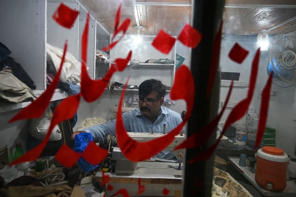 Gunmen steal hundreds of holiday outfits from Islamabad tailor