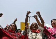 Home-based women workers decry HomeNet Pakistan’s apathy in resolving their problems