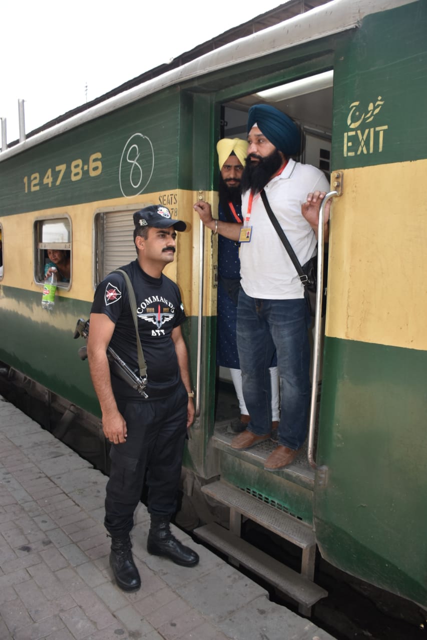 2040 Sikh pilgrims arrive in Pakistan on Baisakhi festival