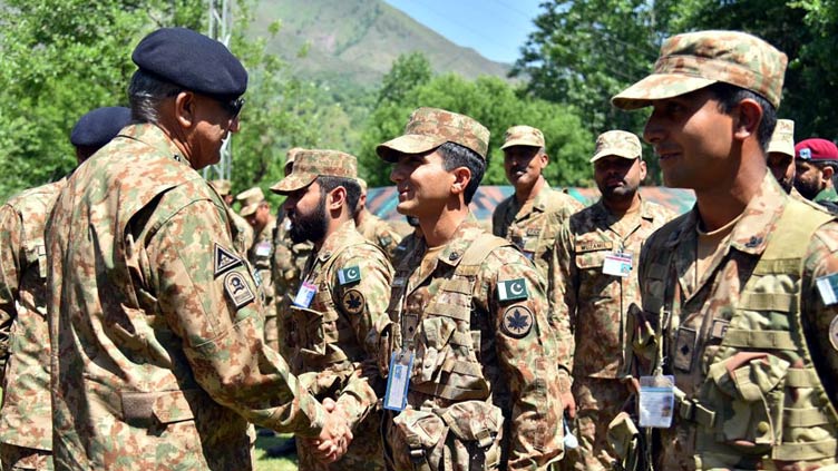 COAS lauds jawans for continued vigil at LoC