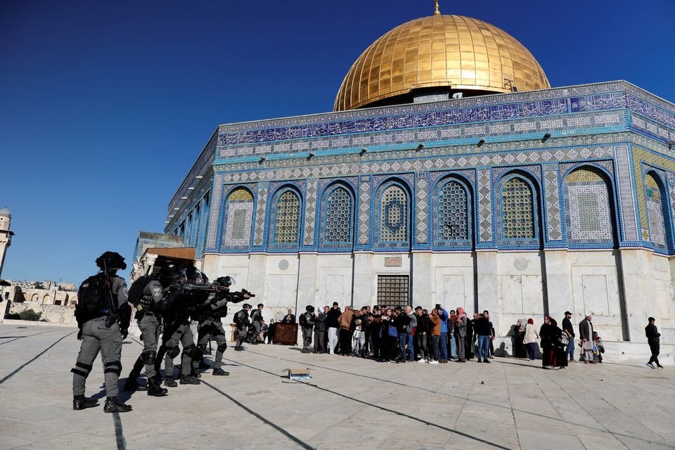 Israeli police clash with Palestinians inside Al-Aqsa mosque, 152 injured