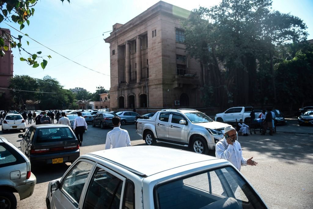 SHC upholds verdict to end encroachments in Karachi neighbourhood