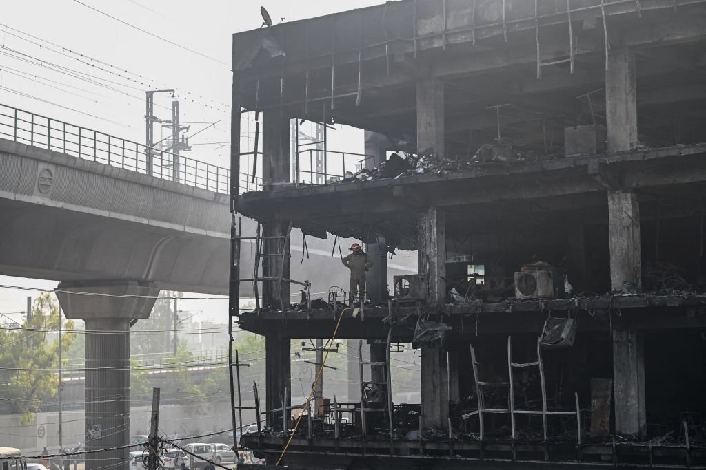 27 killed in fire in Indian capital