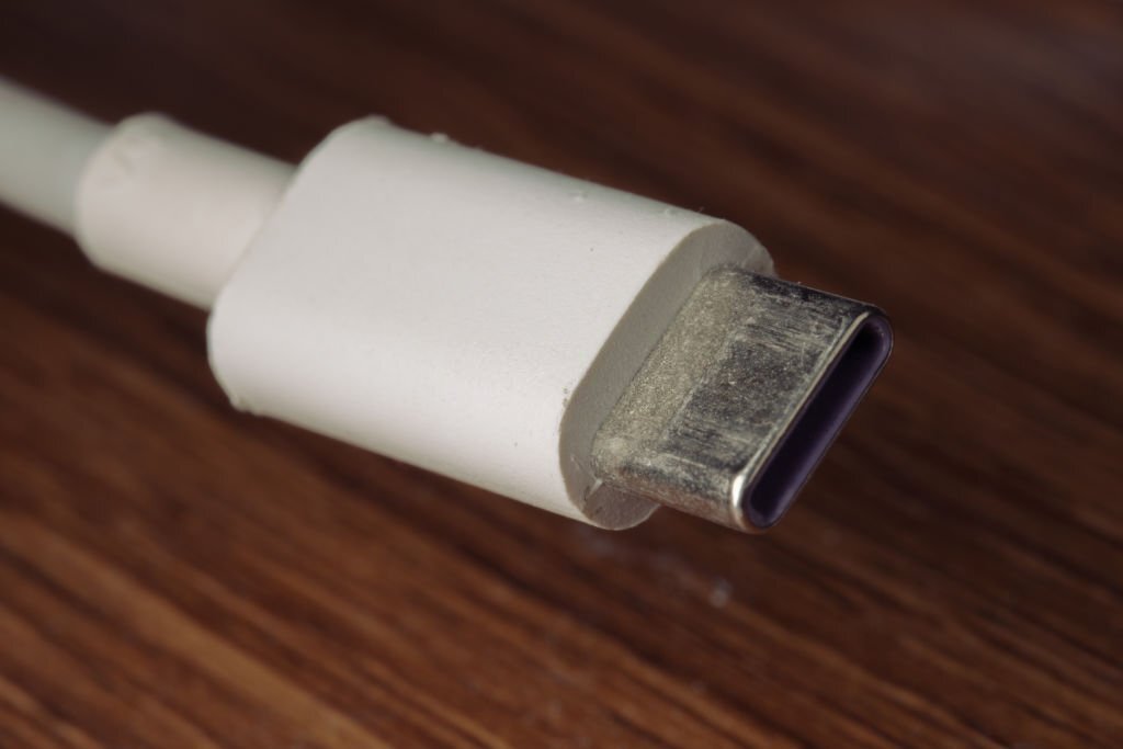 EU to require single charger for all smartphones to combat electronic waste