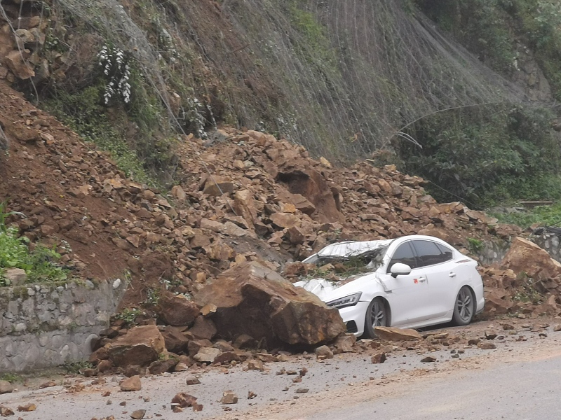Four die as quake hits China's Sichuan province