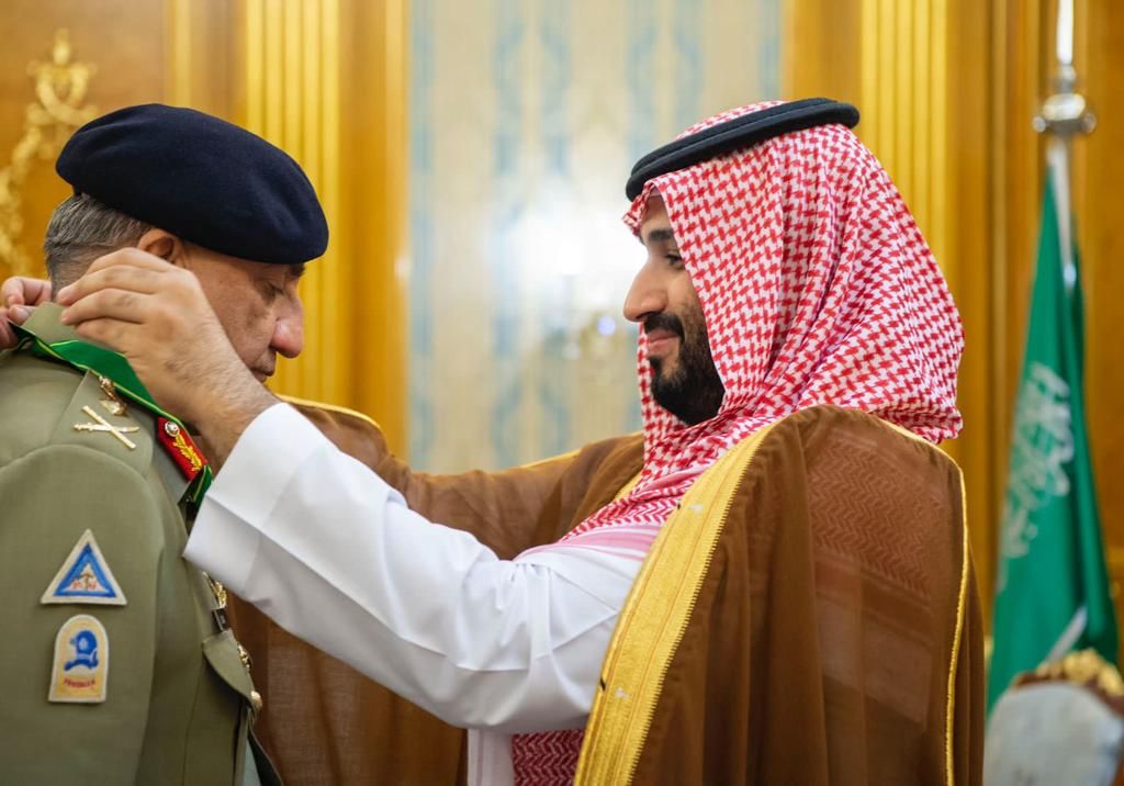 Saudi Crown Prince confers top Saudi honour on COAS Bajwa