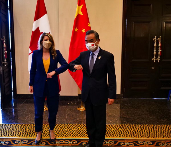 Chinese, Canadian FMs vow to bring bilateral relations 'back on track'