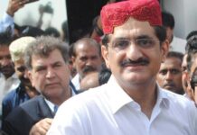 CM Sindh visits localities to inspect on-going cleanliness, repair work of nullas